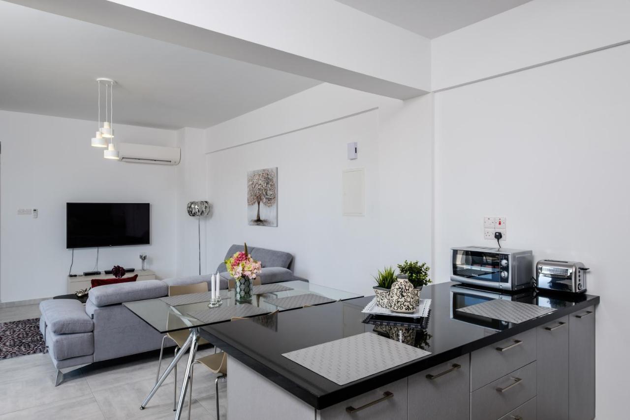 Solaar Apartments st Lazarous Larnaca Buitenkant foto